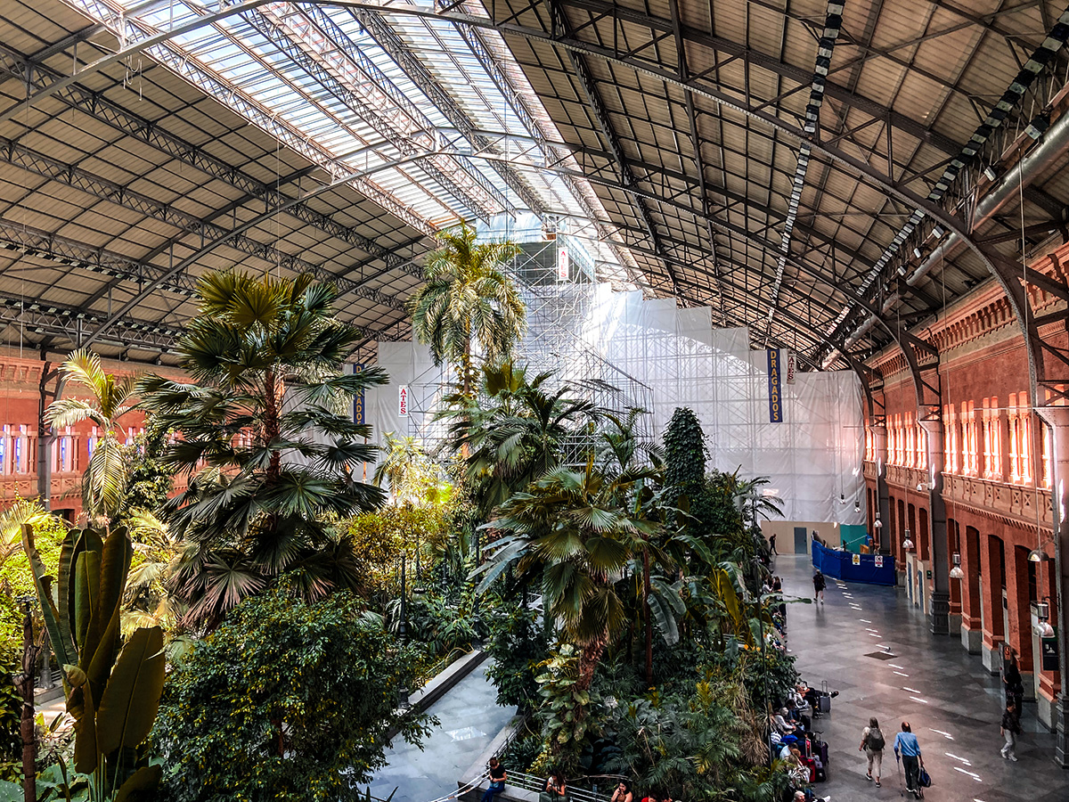 atocha-station-catari-scaffolding